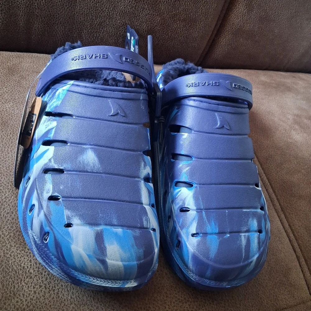 Rugged Shark Kids' Blue Tie Dye Slip-On Clogs with Fleece Lining Size 6